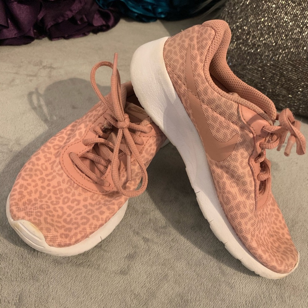 Blush cheetah 🐆 sneakers